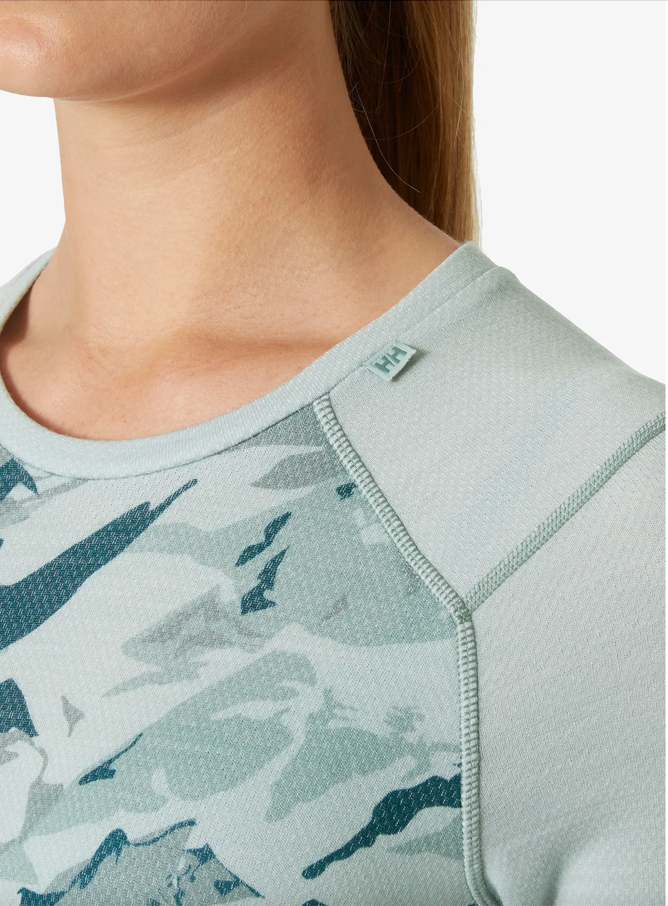 Helly Hansen Lifa Merino Midweight Graphic Crew - Green Mist Mountain Camo