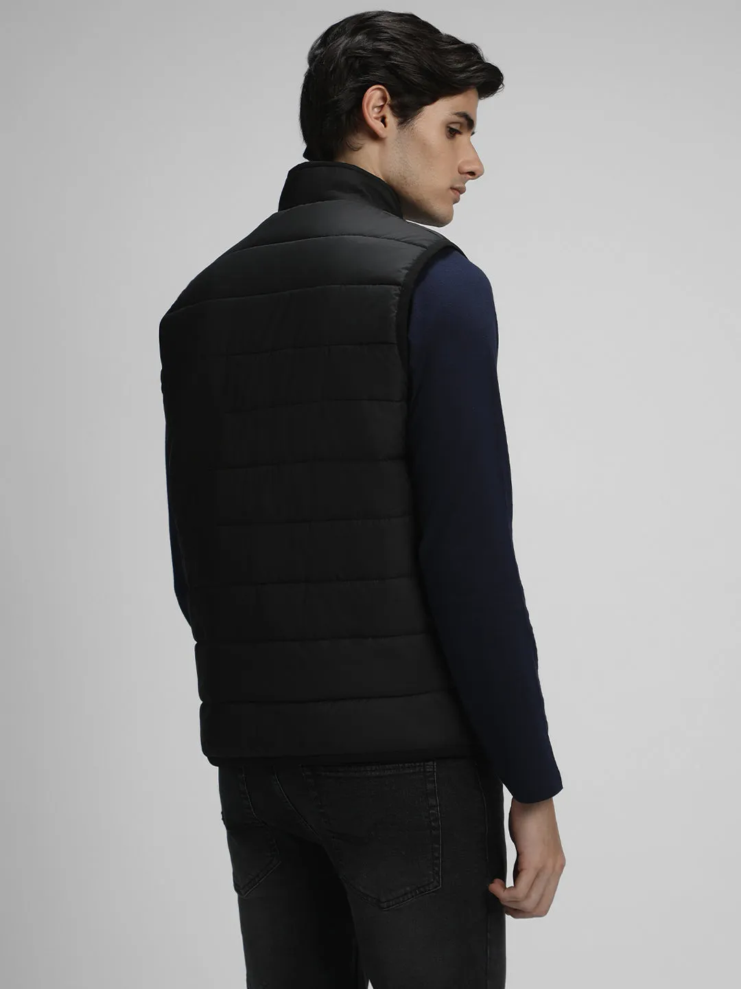 Men's Mock Collar Regular Fit Solid Sleeveless Quilted Black Jacket