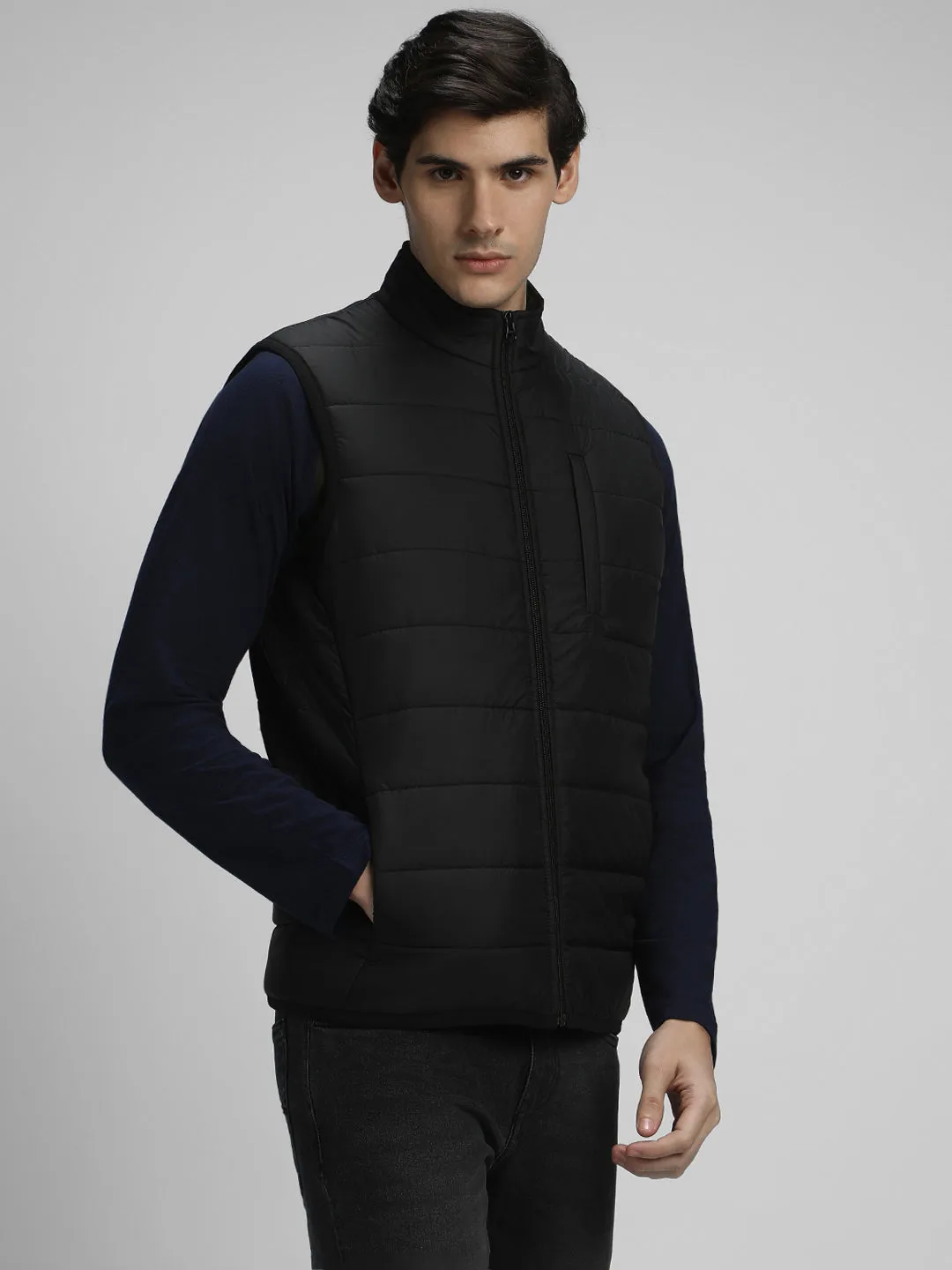 Men's Mock Collar Regular Fit Solid Sleeveless Quilted Black Jacket