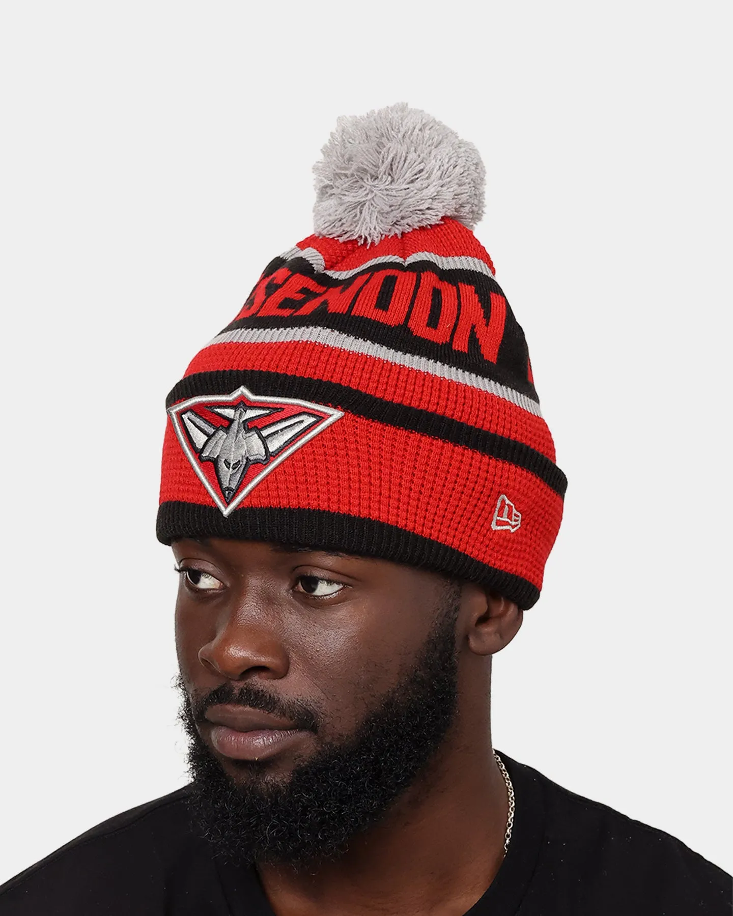 New Era Essendon Bombers AFL Opening Bounce 2022 Pom Waffle Wordmark Beanie Red