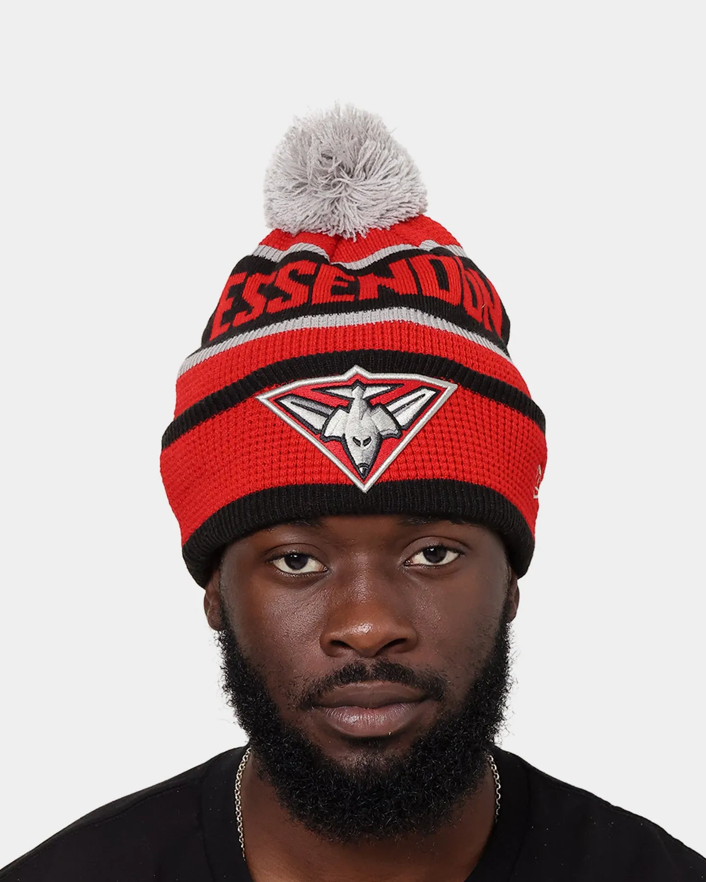 New Era Essendon Bombers AFL Opening Bounce 2022 Pom Waffle Wordmark Beanie Red